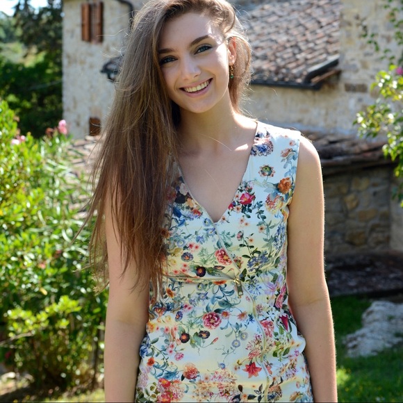 Rinascimento Dresses & Skirts - Floral mini dress